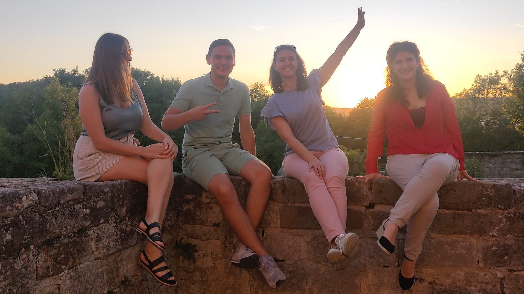 UT Alumna Annalisa Ziliani with her friends at the Castle of Tübingen.